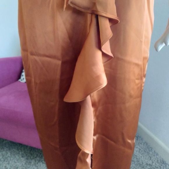 by Egreis 2 piece set. Heavy Satin material. Adjustable tie up crop top. NEW! - Picture 3 of 9